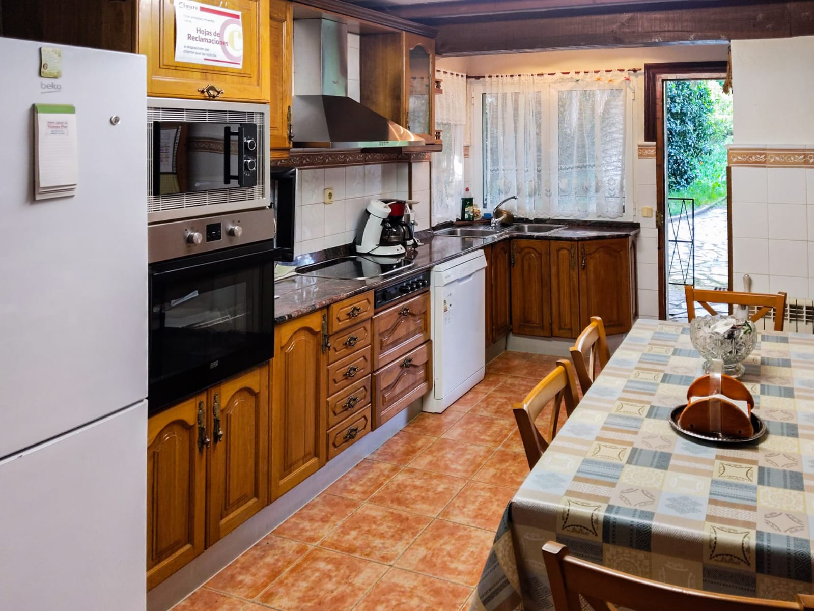 Cocina rústica en Casa Sebia