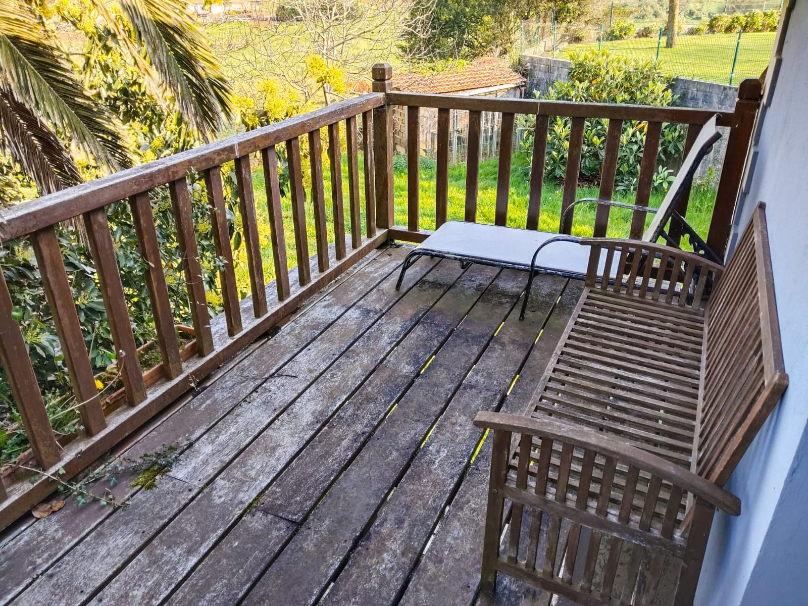 Casa Sebia - Terraza de madera con vistas al jardín